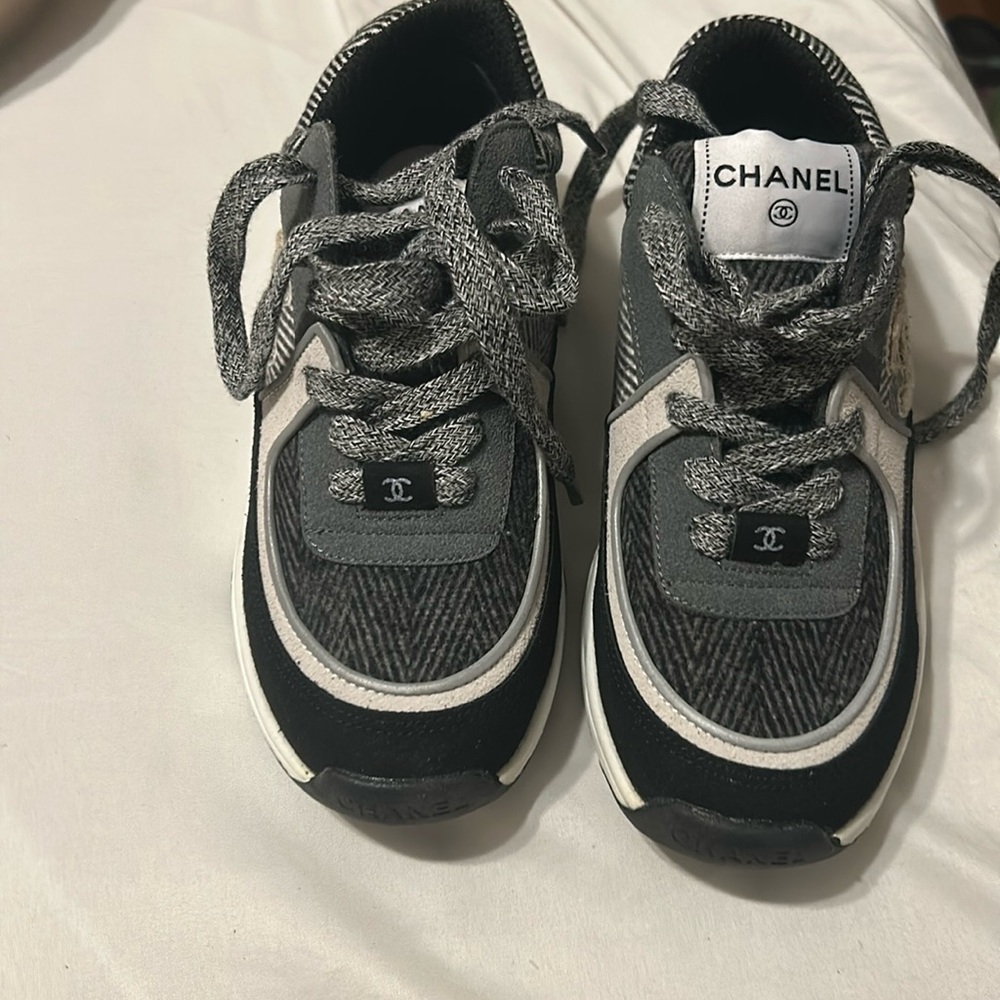 Brand new Chanel sneakers never worn size 35